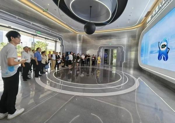 龙坤投资 发挥人才优势 集智建言人工智能发展